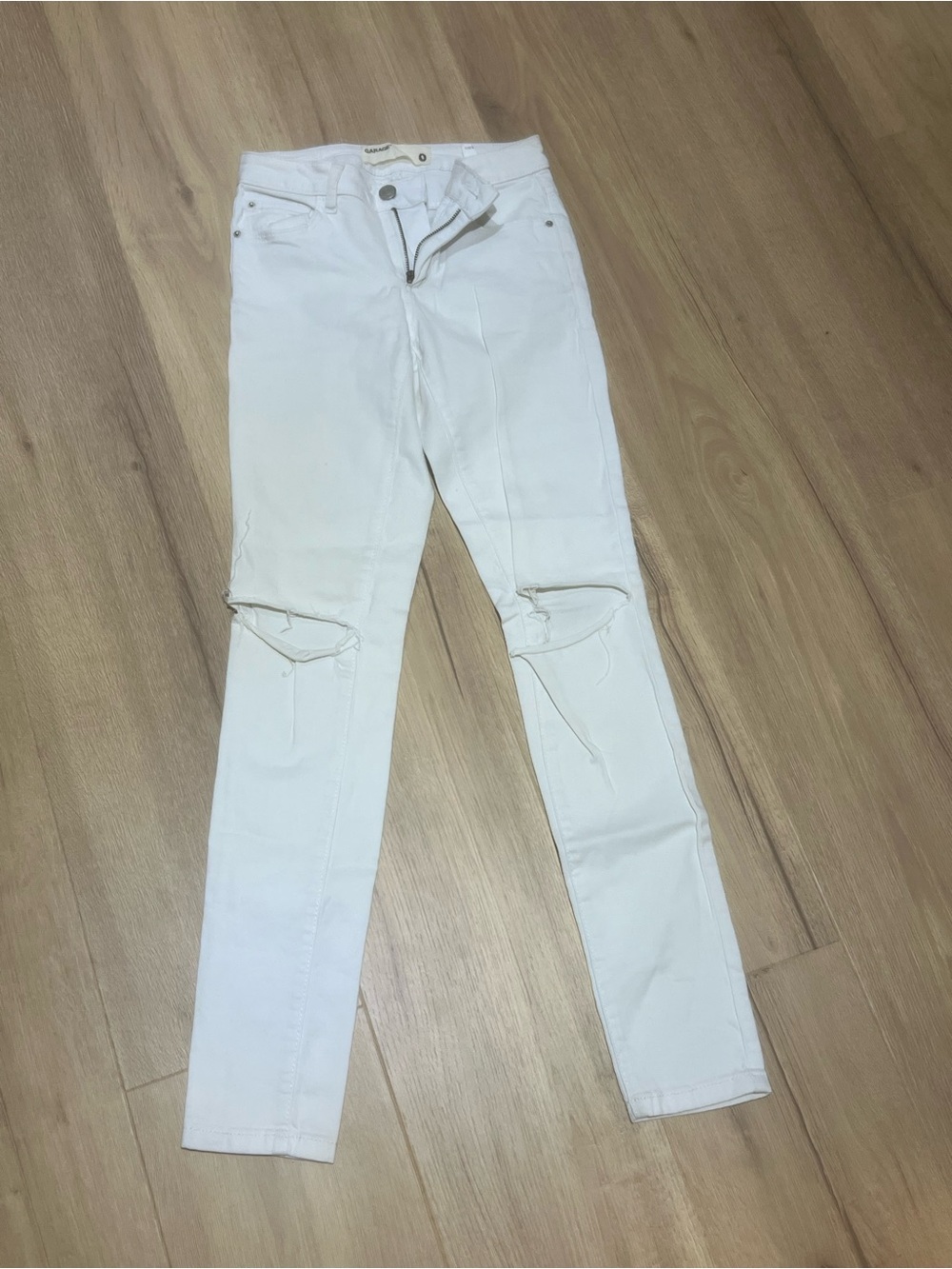 White Women's Distressed Skinny Jeans